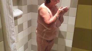 sharing wife in shower xxx
