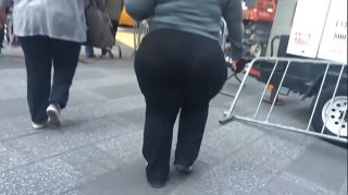 big_monster_booty_jiggling_candid