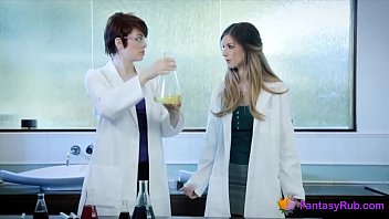 18yr old girls experiment with lesbian sex