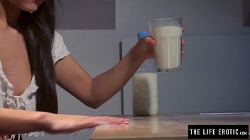 teen milky boobs flowing pic
