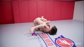 womens_wrestling_with_facesitting