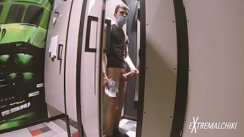 teen wanking in the fitting room