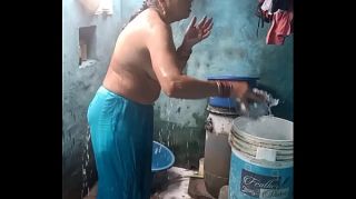 village aunti open bath hd video