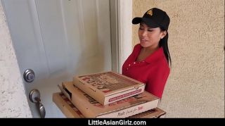 shy_shocked_japanese_pizza_delivery_girl