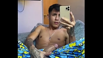 joven dotado con hermana amateur