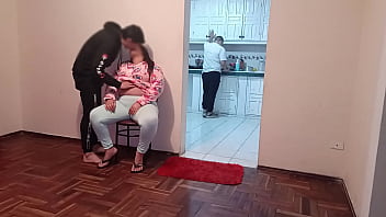 mi madre esta en la cosina yme folle y mi hermana nos coje