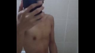 batang kapatid mastubate sa banyo