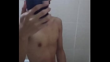 batang kapatid mastubate sa banyo