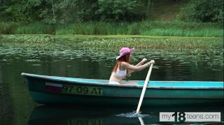 sunny_lion_sex_fucked_videos_in_the_boat