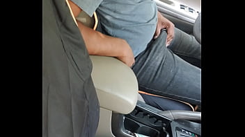 jerking and cumming in car she look